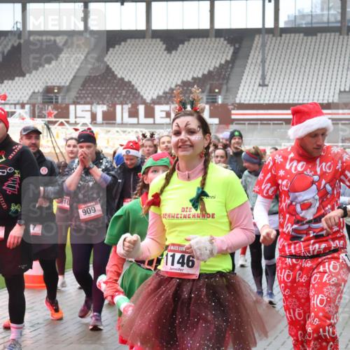 07.12.2025 - St. Pauli X-Mass-Run No. 15 Luisa Fischer http://msf.ph/oto/9379937 07.12.2025 11:11:59 Ziel 841, 909, 1146, 182, 258, 171, 182, 190, 411, 679, 689, 690, 694, 697, 698, 777, 787, 788, 812, 815, 817, 832, 841, 909, 1145, 1146, 1147, 1186, 1309, 1321, 1518, 1519, 1557, 1565, 1568, 1589, 1619, 1707, 1711, 1714, 1767, 1770, 2258, 2742, 4801, 4805, 4806, 4810, 4813, 5005, 5006 meine-sportfotos.de
