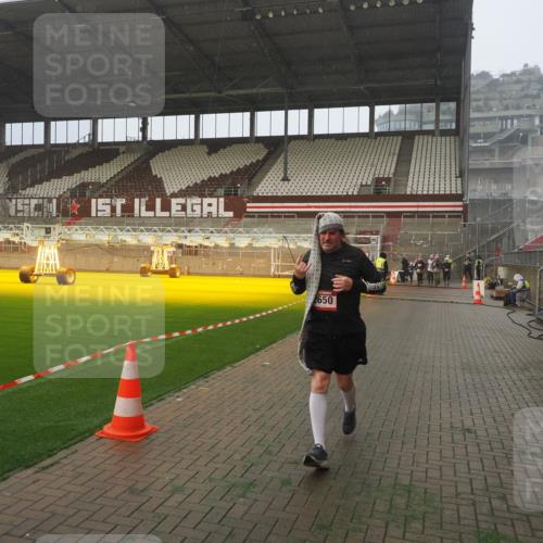 07.12.2025 - St. Pauli X-Mass-Run No. 15 Fabian Wolf http://msf.ph/oto/9379939 07.12.2025 10:08:27 Ziel 2650, 2746 meine-sportfotos.de