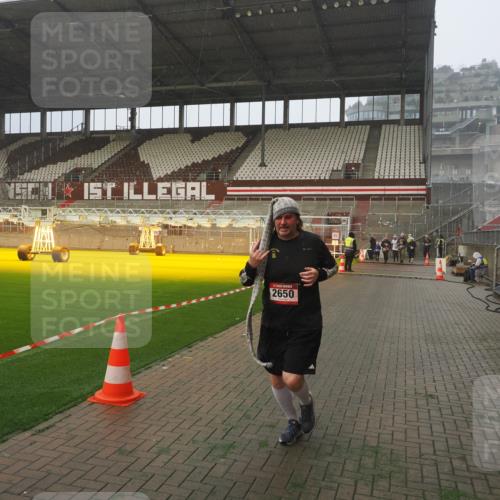 07.12.2025 - St. Pauli X-Mass-Run No. 15 Fabian Wolf http://msf.ph/oto/9379945 07.12.2025 10:08:27 Ziel 2650, 2746 meine-sportfotos.de