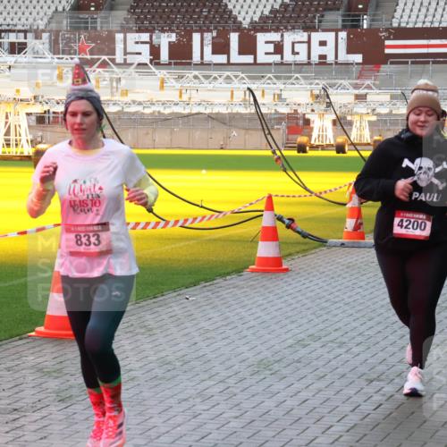 07.12.2025 - St. Pauli X-Mass-Run No. 15 Luisa Fischer http://msf.ph/oto/9379951 07.12.2025 10:37:04 Ziel 4200, 833, 2615, 3056, 3263, 37, 511, 521, 665, 717, 833, 2615, 2948, 3056, 3089, 3263, 3382, 4200, 4591, 4597, 4599, 4690, 4691, 4693 meine-sportfotos.de
