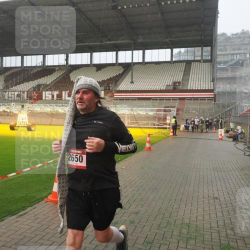 07.12.2025 - St. Pauli X-Mass-Run No. 15 Fabian Wolf http://msf.ph/oto/9379967 07.12.2025 10:08:28 Ziel 2650, 2746 meine-sportfotos.de