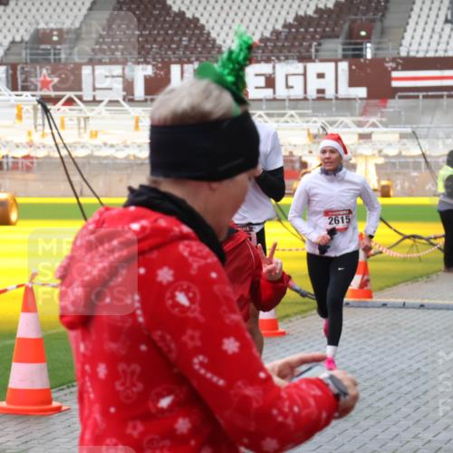 07.12.2025 - St. Pauli X-Mass-Run No. 15 Luisa Fischer http://msf.ph/oto/9379986 07.12.2025 10:37:10 Ziel 2615, 4597, 37, 503, 511, 521, 665, 717, 833, 2349, 2351, 2615, 2948, 3056, 3089, 3263, 3382, 4200, 4591, 4597, 4599, 4690, 4691, 4693 meine-sportfotos.de