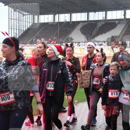 07.12.2025 - St. Pauli X-Mass-Run No. 15 Luisa Fischer http://msf.ph/oto/9379993 07.12.2025 11:12:04 Ziel 15, 909, 832, 006, 5, 815, 1714, 171, 182, 190, 408, 411, 437, 679, 689, 690, 694, 777, 787, 788, 812, 815, 817, 832, 841, 909, 1145, 1146, 1147, 1186, 1309, 1321, 1557, 1565, 1568, 1589, 1619, 1707, 1711, 1714, 1767, 1770, 2742, 4801, 4805, 4806, 4810, 4813, 5005, 5006 meine-sportfotos.de