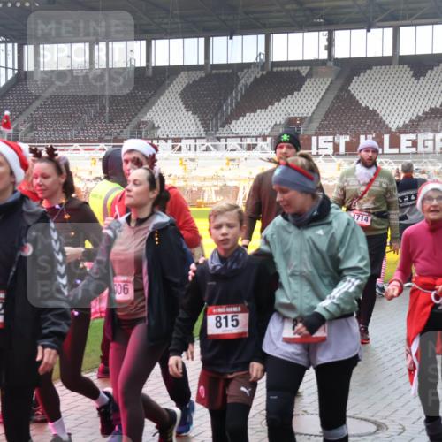 07.12.2025 - St. Pauli X-Mass-Run No. 15 Luisa Fischer http://msf.ph/oto/9379999 07.12.2025 11:12:05 Ziel 832, 06, 815, 1714, 309, 171, 182, 190, 408, 411, 437, 679, 689, 690, 694, 777, 787, 788, 812, 815, 817, 832, 841, 909, 1145, 1146, 1147, 1186, 1309, 1321, 1557, 1565, 1568, 1589, 1619, 1707, 1711, 1714, 1767, 1770, 2742, 4801, 4805, 4806, 4810, 4813, 5005, 5006 meine-sportfotos.de