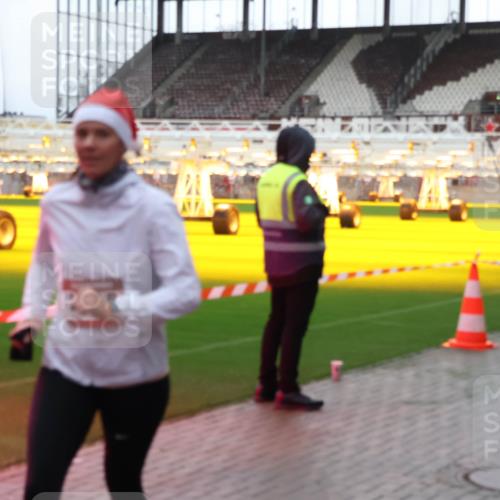 07.12.2025 - St. Pauli X-Mass-Run No. 15 Luisa Fischer http://msf.ph/oto/9380003 07.12.2025 10:37:13 Ziel 4647, 37, 503, 511, 521, 665, 717, 833, 2349, 2351, 2615, 2948, 3056, 3089, 3090, 3263, 3382, 4200, 4591, 4597, 4599, 4690, 4691, 4693 meine-sportfotos.de