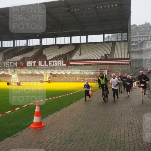 07.12.2025 - St. Pauli X-Mass-Run No. 15 Fabian Wolf http://msf.ph/oto/9380004 07.12.2025 10:08:36 Ziel 2247, 2248, 2650, 3495, 3759, 4205, 4232, 4234, 4451 meine-sportfotos.de