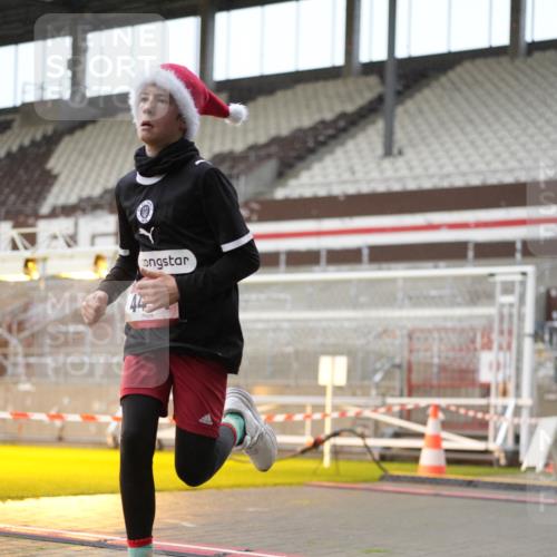 07.12.2025 - St. Pauli X-Mass-Run No. 15 Patografie http://msf.ph/oto/9380007 07.12.2025 10:15:17 Ziel 308, 431, 436, 438, 1180, 1183, 1885, 2666, 2667, 2668, 3103, 4494, 4536 meine-sportfotos.de