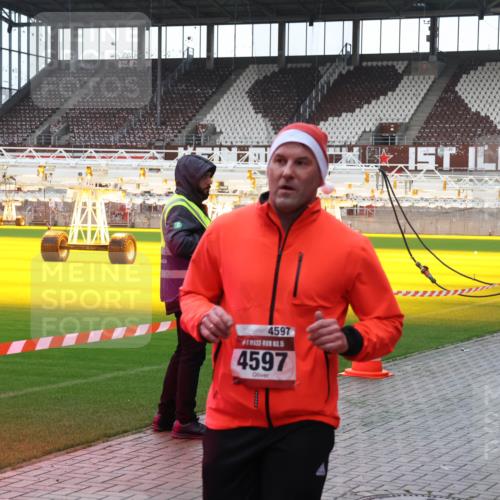 07.12.2025 - St. Pauli X-Mass-Run No. 15 Luisa Fischer http://msf.ph/oto/9380008 07.12.2025 10:37:14 Ziel 4597, 5, 4597, 37, 503, 511, 521, 665, 717, 833, 2349, 2351, 2615, 2948, 3056, 3089, 3090, 3263, 3382, 4200, 4591, 4597, 4599, 4690, 4691, 4693 meine-sportfotos.de