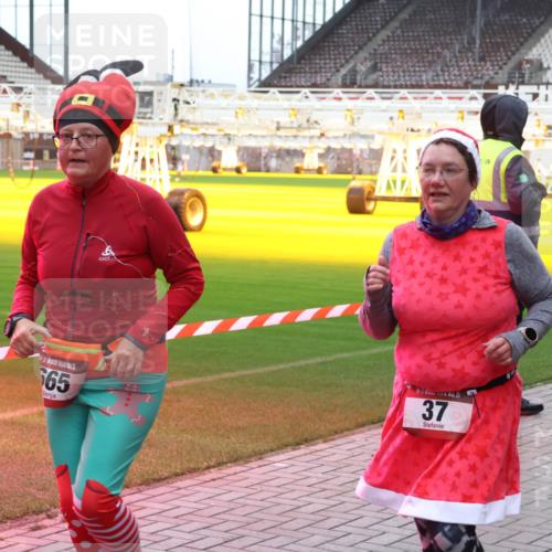 07.12.2025 - St. Pauli X-Mass-Run No. 15 Luisa Fischer http://msf.ph/oto/9380027 07.12.2025 10:37:25 Ziel 665, 15, 37, 37, 503, 511, 521, 665, 717, 833, 2349, 2351, 2615, 3056, 3090, 3263, 3382, 4200, 4591, 4597, 4599, 4690, 4691, 4693, 4761 meine-sportfotos.de