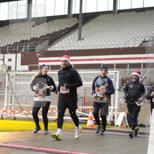 07.12.2025 - St. Pauli X-Mass-Run No. 15 Patografie http://msf.ph/oto/9380042 07.12.2025 10:15:34 Ziel 2641, 2645, 2652, 2658, 2659, 2745, 3053, 4455 meine-sportfotos.de