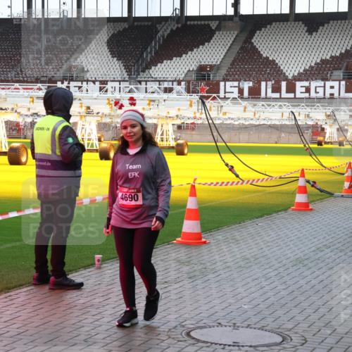 07.12.2025 - St. Pauli X-Mass-Run No. 15 Luisa Fischer http://msf.ph/oto/9380048 07.12.2025 10:37:30 Ziel 4690, 37, 503, 511, 521, 665, 717, 833, 2349, 2351, 2615, 3056, 3090, 3214, 3263, 3382, 4597, 4690, 4691, 4693, 4761 meine-sportfotos.de