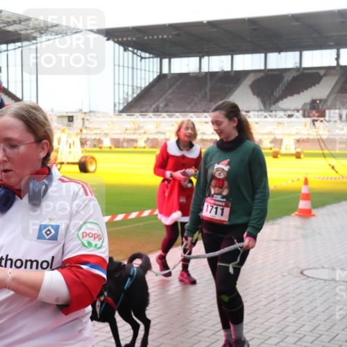 07.12.2025 - St. Pauli X-Mass-Run No. 15 Luisa Fischer http://msf.ph/oto/9380049 07.12.2025 11:12:10 Ziel 1711, 171, 182, 190, 408, 411, 437, 679, 689, 690, 694, 695, 788, 812, 815, 819, 841, 1145, 1146, 1147, 1186, 1309, 1321, 1589, 1711, 1714, 1767, 1770, 4801, 4805, 4806, 4810, 4813, 5005, 5006 meine-sportfotos.de
