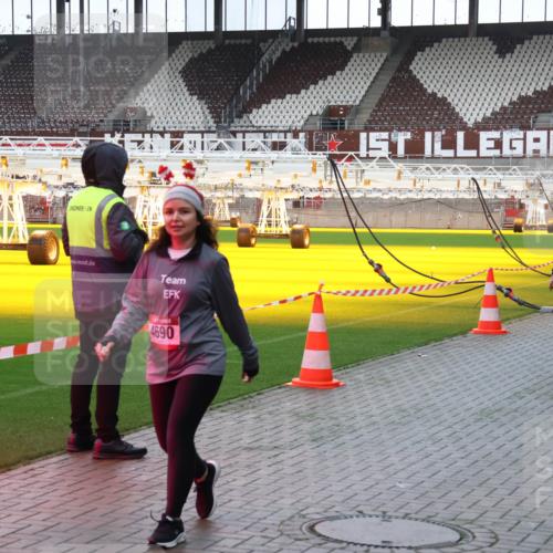 07.12.2025 - St. Pauli X-Mass-Run No. 15 Luisa Fischer http://msf.ph/oto/9380051 07.12.2025 10:37:30 Ziel 4690, 37, 503, 511, 521, 665, 717, 833, 2349, 2351, 2615, 3056, 3090, 3214, 3263, 3382, 4597, 4690, 4691, 4693, 4761 meine-sportfotos.de