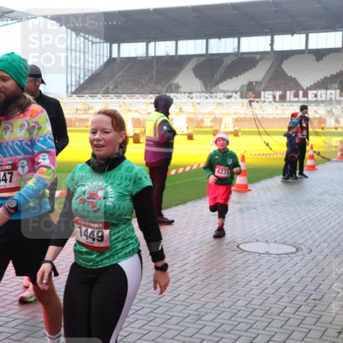 07.12.2025 - St. Pauli X-Mass-Run No. 15 Luisa Fischer http://msf.ph/oto/9380079 07.12.2025 10:08:18 Ziel 1447, 1449, 4231, 217, 657, 716, 767, 1447, 1449, 1543, 1905, 2691, 2692, 3003, 3627, 3628, 4231, 4623, 4624, 4626, 4734, 4737, 4740 meine-sportfotos.de