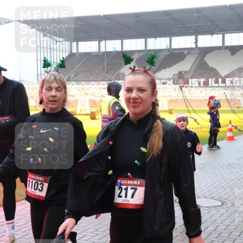 07.12.2025 - St. Pauli X-Mass-Run No. 15 Luisa Fischer http://msf.ph/oto/9380109 07.12.2025 10:08:22 Ziel 3970, 15, 1103, 15, 217, 3534, 1447, 1449, 1543, 1905, 2691, 2692, 3003, 3627, 3628, 4231, 4623, 4624, 4626, 4734, 4737, 4740 meine-sportfotos.de