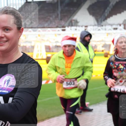 07.12.2025 - St. Pauli X-Mass-Run No. 15 Luisa Fischer http://msf.ph/oto/9380122 07.12.2025 10:38:05 Ziel 503, 321, 2899, 3069, 3214, 4761, 4872 meine-sportfotos.de