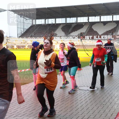 07.12.2025 - St. Pauli X-Mass-Run No. 15 Luisa Fischer http://msf.ph/oto/9380127 07.12.2025 11:12:21 Ziel 679, 321, 1767, 97, 537, 1186, 76, 79, 388, 408, 416, 437, 679, 689, 690, 694, 695, 819, 1186, 1246, 1278, 1309, 1321, 1589, 1711, 1714, 1767 meine-sportfotos.de