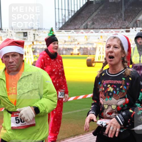 07.12.2025 - St. Pauli X-Mass-Run No. 15 Luisa Fischer http://msf.ph/oto/9380130 07.12.2025 10:38:07 Ziel 30, 50, 70, 2899, 3069, 3214, 4872 meine-sportfotos.de