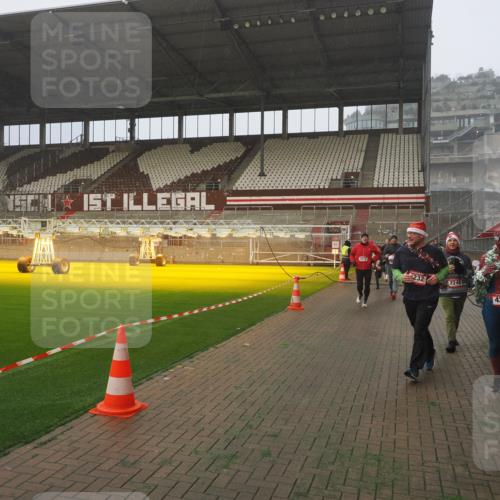 07.12.2025 - St. Pauli X-Mass-Run No. 15 Fabian Wolf http://msf.ph/oto/9380135 07.12.2025 10:08:42 Ziel 390, 707, 789, 947, 1002, 1031, 2247, 2248, 2521, 3212, 3332, 3335, 3495, 3671, 3759, 4205, 4232, 4234, 4451 meine-sportfotos.de