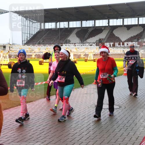 07.12.2025 - St. Pauli X-Mass-Run No. 15 Luisa Fischer http://msf.ph/oto/9380136 07.12.2025 11:12:22 Ziel 679, 1767, 697, 698, 537, 1186, 76, 79, 388, 408, 416, 437, 605, 679, 689, 690, 694, 695, 819, 1186, 1246, 1278, 1309, 1321, 1589, 1711, 1714, 1767 meine-sportfotos.de