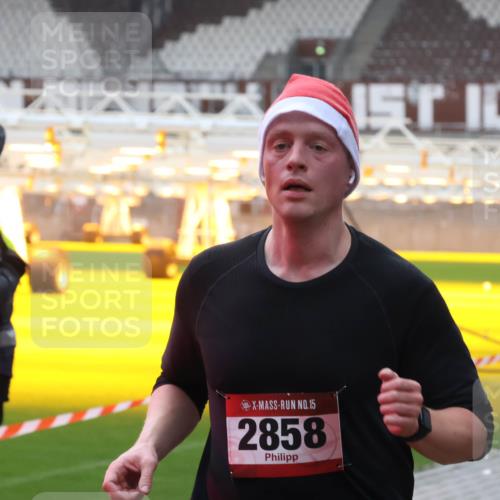 07.12.2025 - St. Pauli X-Mass-Run No. 15 Luisa Fischer http://msf.ph/oto/9380143 07.12.2025 11:12:45 Ziel 15, 2858, 46, 76, 79, 218, 388, 408, 416, 437, 489, 597, 605, 663, 671, 682, 694, 695, 718, 819, 836, 839, 888, 1142, 1246, 1261, 1278, 1423, 1609, 1610, 2858 meine-sportfotos.de