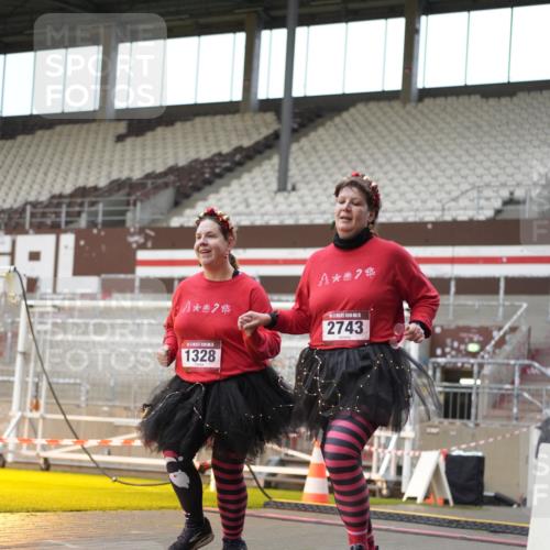 07.12.2025 - St. Pauli X-Mass-Run No. 15 Patografie http://msf.ph/oto/9380146 07.12.2025 10:16:14 Ziel 394, 1328, 2743 meine-sportfotos.de