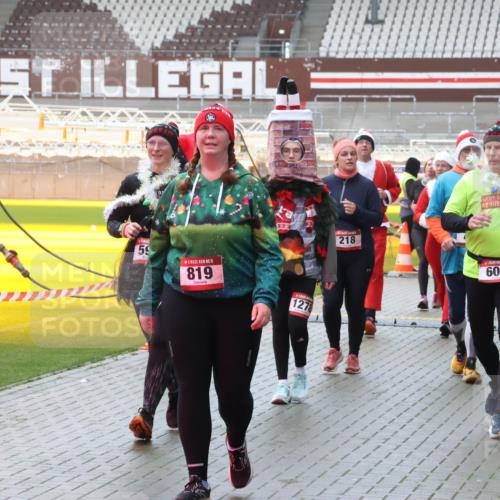 07.12.2025 - St. Pauli X-Mass-Run No. 15 Luisa Fischer http://msf.ph/oto/9380148 07.12.2025 11:12:49 Ziel 59, 15, 819, 1278, 218, 605, 1, 46, 76, 79, 218, 388, 408, 416, 437, 489, 597, 605, 663, 671, 682, 695, 718, 819, 836, 839, 888, 1142, 1246, 1261, 1278, 1420, 1422, 1423, 1609, 1610, 2858 meine-sportfotos.de