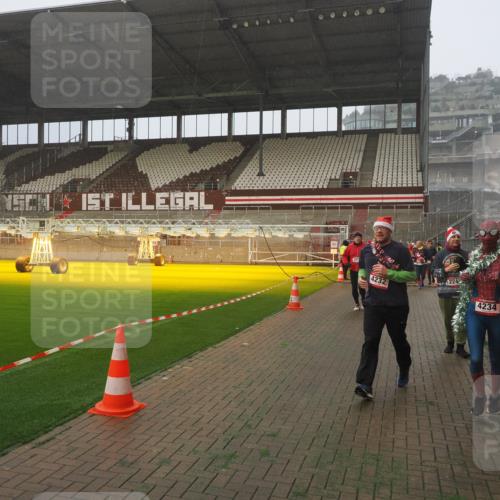 07.12.2025 - St. Pauli X-Mass-Run No. 15 Fabian Wolf http://msf.ph/oto/9380149 07.12.2025 10:08:42 Ziel 390, 707, 789, 947, 1002, 1031, 2247, 2248, 2521, 3212, 3332, 3335, 3495, 3671, 3759, 4205, 4232, 4234, 4451 meine-sportfotos.de