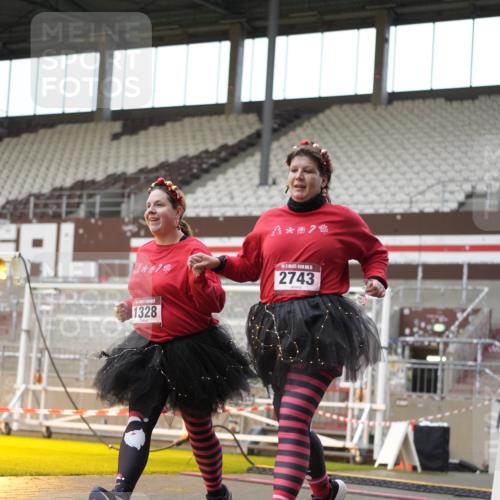 07.12.2025 - St. Pauli X-Mass-Run No. 15 Patografie http://msf.ph/oto/9380152 07.12.2025 10:16:14 Ziel 394, 1328, 2743 meine-sportfotos.de