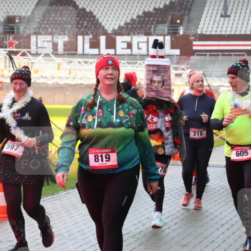 07.12.2025 - St. Pauli X-Mass-Run No. 15 Luisa Fischer http://msf.ph/oto/9380162 07.12.2025 11:12:50 Ziel 218, 597, 15, 819, 278, 888, 15, 605, 46, 76, 79, 218, 388, 408, 416, 437, 489, 597, 605, 663, 671, 682, 695, 718, 819, 836, 839, 888, 1142, 1246, 1261, 1278, 1420, 1422, 1423, 1609, 1610, 2858 meine-sportfotos.de