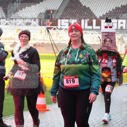 07.12.2025 - St. Pauli X-Mass-Run No. 15 Luisa Fischer http://msf.ph/oto/9380168 07.12.2025 11:12:51 Ziel 697, 15, 819, 1278, 605, 46, 76, 79, 218, 388, 416, 437, 489, 494, 597, 605, 663, 671, 682, 695, 718, 819, 836, 839, 888, 1142, 1246, 1261, 1278, 1420, 1422, 1423, 1609, 1610, 2858 meine-sportfotos.de