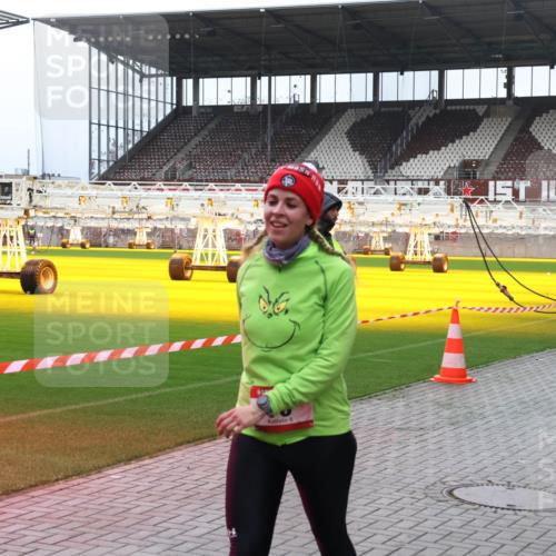07.12.2025 - St. Pauli X-Mass-Run No. 15 Luisa Fischer http://msf.ph/oto/9380177 07.12.2025 10:38:26 Ziel 70, 1794, 2899, 3069, 4872 meine-sportfotos.de