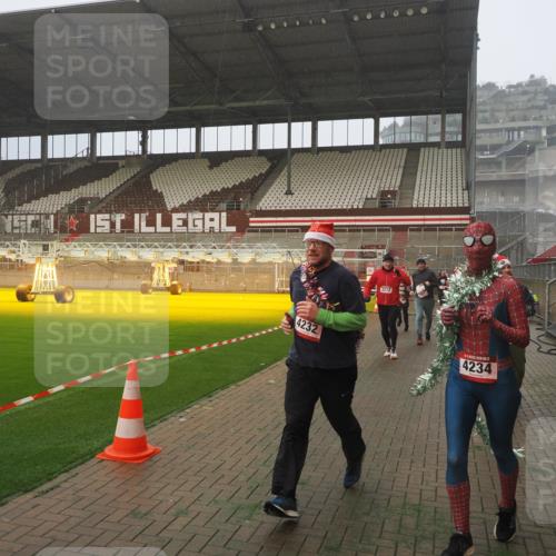 07.12.2025 - St. Pauli X-Mass-Run No. 15 Fabian Wolf http://msf.ph/oto/9380178 07.12.2025 10:08:43 Ziel 390, 707, 789, 947, 1002, 1031, 2247, 2248, 2521, 3212, 3332, 3335, 3495, 3671, 3759, 4205, 4232, 4234, 4451 meine-sportfotos.de