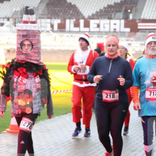 07.12.2025 - St. Pauli X-Mass-Run No. 15 Luisa Fischer http://msf.ph/oto/9380180 07.12.2025 11:12:53 Ziel 1278, 831, 718, 218, 888, 46, 76, 79, 218, 388, 416, 489, 494, 597, 605, 663, 671, 682, 695, 718, 819, 836, 839, 888, 1142, 1246, 1261, 1278, 1420, 1422, 1423, 1609, 1610, 2858, 4794, 4802, 4804 meine-sportfotos.de