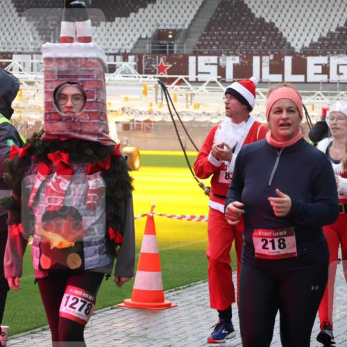 07.12.2025 - St. Pauli X-Mass-Run No. 15 Luisa Fischer http://msf.ph/oto/9380184 07.12.2025 11:12:53 Ziel 1278, 83, 15, 218, 15, 718, 46, 76, 79, 218, 388, 416, 489, 494, 597, 605, 663, 671, 682, 695, 718, 819, 836, 839, 888, 1142, 1246, 1261, 1278, 1420, 1422, 1423, 1609, 1610, 2858, 4794, 4802, 4804 meine-sportfotos.de