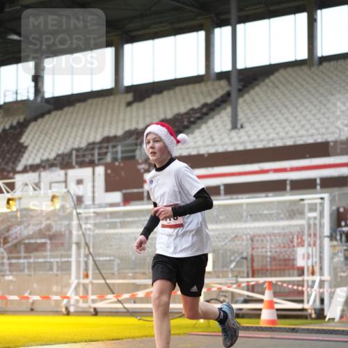 07.12.2025 - St. Pauli X-Mass-Run No. 15 Patografie http://msf.ph/oto/9380194 07.12.2025 10:16:27 Ziel 1328, 2185, 2266, 2743, 4362, 4363, 4510 meine-sportfotos.de