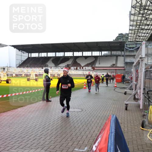 07.12.2025 - St. Pauli X-Mass-Run No. 15 Luisa Fischer http://msf.ph/oto/9380202 07.12.2025 10:39:06 Ziel 3058, 1250, 1255, 1794, 2078, 2085, 2943, 3058, 3061 meine-sportfotos.de