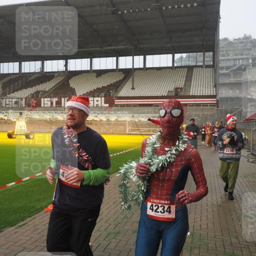 07.12.2025 - St. Pauli X-Mass-Run No. 15 Fabian Wolf http://msf.ph/oto/9380204 07.12.2025 10:08:44 Ziel 390, 707, 789, 947, 1002, 1031, 1176, 2247, 2248, 2521, 3212, 3332, 3335, 3495, 3671, 3759, 4205, 4232, 4234, 4451 meine-sportfotos.de
