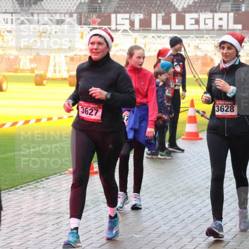 07.12.2025 - St. Pauli X-Mass-Run No. 15 Luisa Fischer http://msf.ph/oto/9380210 07.12.2025 10:08:33 Ziel 5, 3627, 35, 35, 15, 3628, 2692, 1905, 2650, 2691, 2692, 2746, 3627, 3628, 4231, 4623, 4624, 4626, 4734, 4737, 4740 meine-sportfotos.de