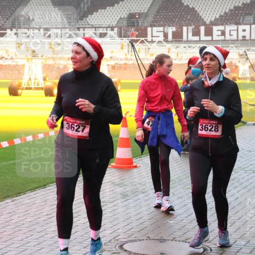 07.12.2025 - St. Pauli X-Mass-Run No. 15 Luisa Fischer http://msf.ph/oto/9380215 07.12.2025 10:08:33 Ziel 5, 3627, 15, 3628, 2692, 1905, 2650, 2691, 2692, 2746, 3627, 3628, 4231, 4623, 4624, 4626, 4734, 4737, 4740 meine-sportfotos.de