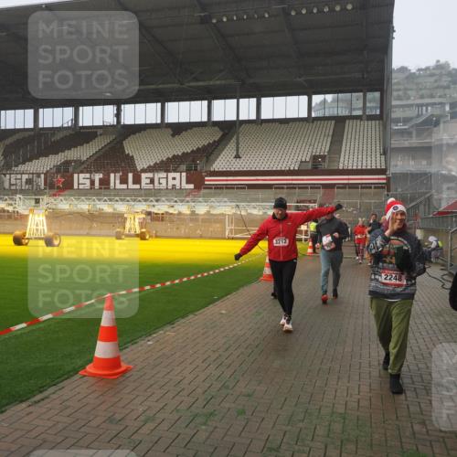 07.12.2025 - St. Pauli X-Mass-Run No. 15 Fabian Wolf http://msf.ph/oto/9380223 07.12.2025 10:08:45 Ziel 390, 707, 789, 947, 1002, 1031, 1176, 2247, 2248, 2521, 3212, 3332, 3335, 3495, 3671, 3759, 3904, 4205, 4232, 4234, 4451 meine-sportfotos.de