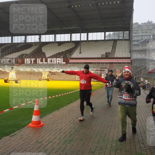 07.12.2025 - St. Pauli X-Mass-Run No. 15 Fabian Wolf http://msf.ph/oto/9380238 07.12.2025 10:08:45 Ziel 390, 707, 789, 947, 1002, 1031, 1176, 2247, 2248, 2521, 3212, 3332, 3335, 3495, 3671, 3759, 3904, 4205, 4232, 4234, 4451 meine-sportfotos.de