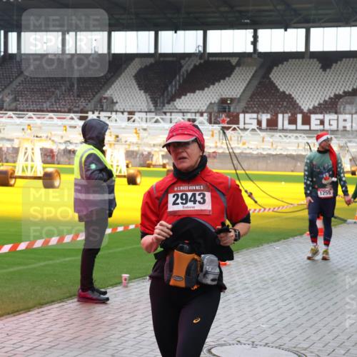 07.12.2025 - St. Pauli X-Mass-Run No. 15 Luisa Fischer http://msf.ph/oto/9380242 07.12.2025 10:39:19 Ziel 15, 2943, 1255, 1250, 1250, 1255, 1417, 2078, 2085, 2827, 2828, 2943, 3058, 3061 meine-sportfotos.de