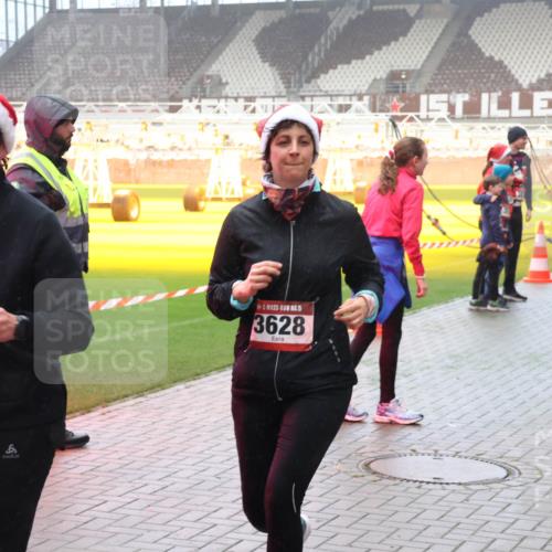 07.12.2025 - St. Pauli X-Mass-Run No. 15 Luisa Fischer http://msf.ph/oto/9380243 07.12.2025 10:08:35 Ziel 5, 3627, 5, 3628, 1905, 2650, 2691, 2692, 2746, 3627, 3628, 4231, 4623, 4624, 4626, 4734, 4737, 4740 meine-sportfotos.de