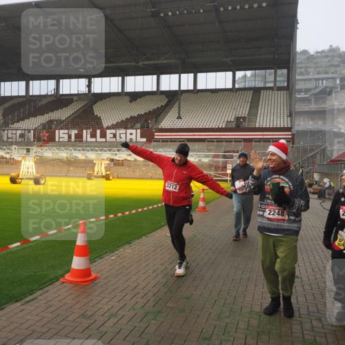 07.12.2025 - St. Pauli X-Mass-Run No. 15 Fabian Wolf http://msf.ph/oto/9380245 07.12.2025 10:08:45 Ziel 390, 707, 789, 947, 1002, 1031, 1176, 2247, 2248, 2521, 3212, 3332, 3335, 3495, 3671, 3759, 3904, 4205, 4232, 4234, 4451 meine-sportfotos.de
