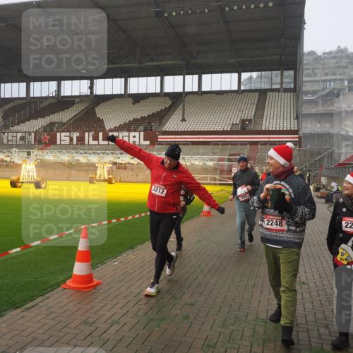 07.12.2025 - St. Pauli X-Mass-Run No. 15 Fabian Wolf http://msf.ph/oto/9380251 07.12.2025 10:08:45 Ziel 390, 707, 789, 947, 1002, 1031, 1176, 2247, 2248, 2521, 3212, 3332, 3335, 3495, 3671, 3759, 3904, 4205, 4232, 4234, 4451 meine-sportfotos.de