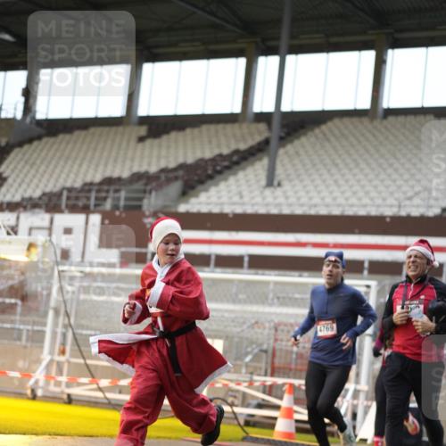 07.12.2025 - St. Pauli X-Mass-Run No. 15 Patografie http://msf.ph/oto/9380254 07.12.2025 10:16:42 Ziel 1989, 1997, 2185, 2266, 3633, 4356, 4359, 4363, 4510, 4769 meine-sportfotos.de