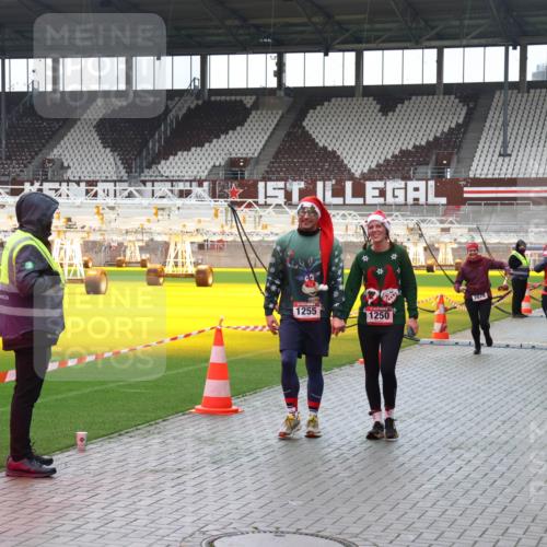 07.12.2025 - St. Pauli X-Mass-Run No. 15 Luisa Fischer http://msf.ph/oto/9380255 07.12.2025 10:39:21 Ziel 1255, 1250, 2828, 1250, 1255, 1417, 2078, 2085, 2827, 2828, 2943, 3058, 3061 meine-sportfotos.de