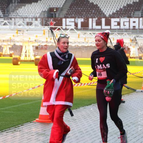 07.12.2025 - St. Pauli X-Mass-Run No. 15 Luisa Fischer http://msf.ph/oto/9380256 07.12.2025 11:13:01 Ziel 15, 46, 46, 76, 79, 218, 489, 494, 597, 605, 663, 671, 682, 718, 836, 839, 888, 1142, 1246, 1261, 1420, 1422, 1423, 1609, 1610, 2858, 3167, 4794, 4795, 4796, 4802, 4804 meine-sportfotos.de