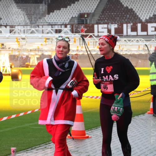 07.12.2025 - St. Pauli X-Mass-Run No. 15 Luisa Fischer http://msf.ph/oto/9380260 07.12.2025 11:13:02 Ziel 6709, 66, 15, 46, 46, 76, 79, 218, 489, 494, 597, 605, 663, 671, 681, 682, 718, 836, 839, 888, 919, 1142, 1261, 1420, 1422, 1423, 1609, 1610, 2858, 3167, 4794, 4795, 4796, 4802, 4804 meine-sportfotos.de